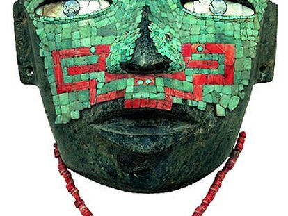 Máscara teotihuacana ('circa' 450) con obsidiana, concha y turquesa.