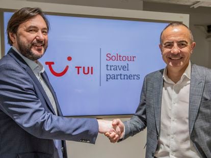 Eduard Bogatyr, director general de TUI en España y Portugal, y Tomeu Benassar, consejero delegado de Soltour Travel Partners.