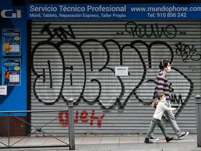 La economía española se desplomará un 10% este año, según Goldman Sachs y el IESE 
