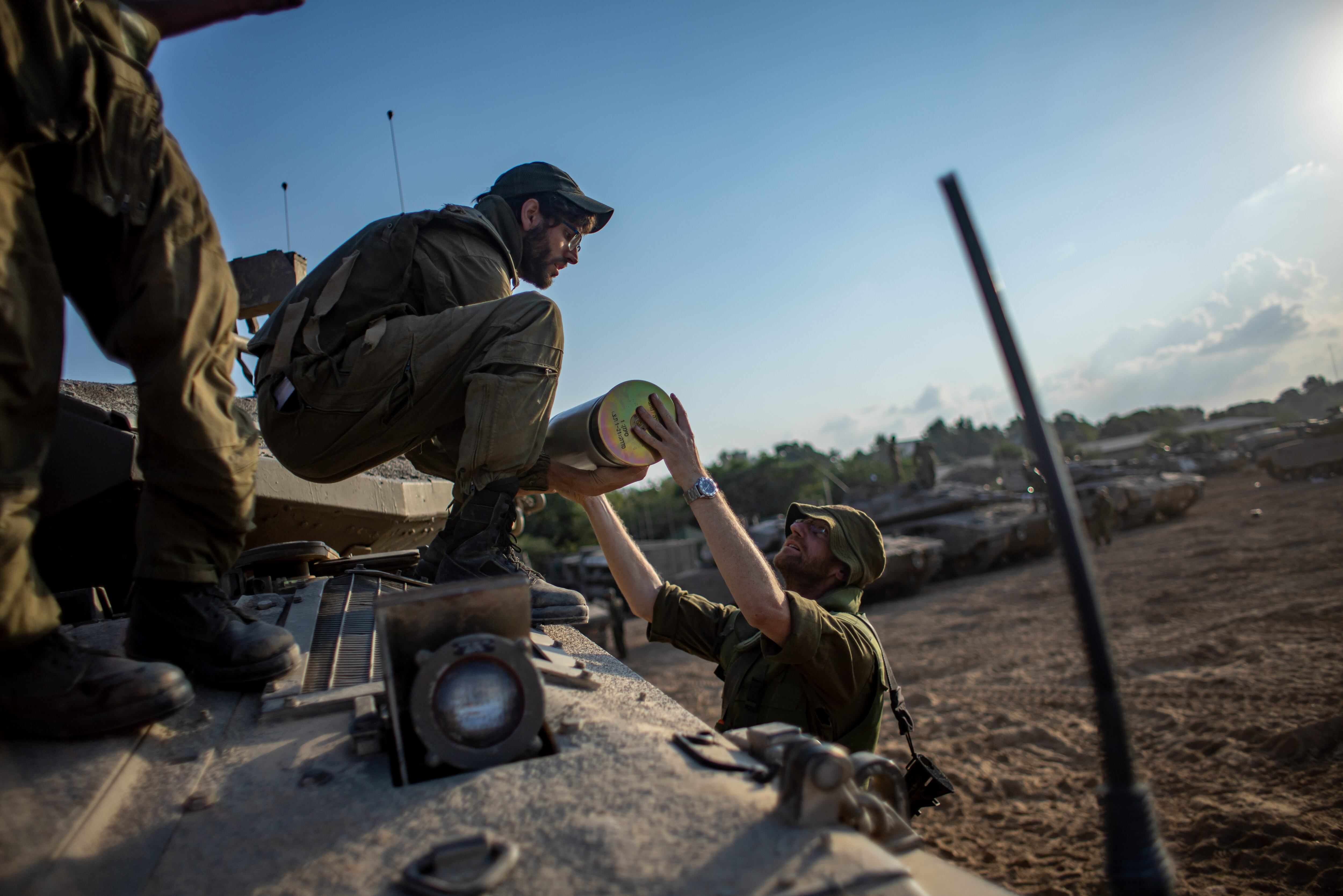 --- (Israel), 14/10/2023.- Israeli soldiers, with battle tanks, muster at a gathering site at an undisclosed location along the border with Gaza in southern Israel, 14 October 2023. The Israeli Defense Force (IDF) on 13 October called for the evacuation of all civilians of northern Gaza ahead of an expected ground invasion. More than 1,300 Israelis have been killed and over 3,200 others injured, according to the IDF, after the Islamist movement Hamas launched an attack against Israel from the Gaza Strip on 07 October. More than 2,000 Palestinians have been killed and over 8,700 others injured in Gaza since Israel launched retaliatory air strikes, the Palestinian health ministry said. EFE/EPA/MARTIN DIVISEK
