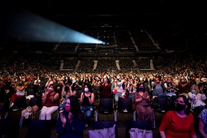 Cinco mil personas (todo vendido), sentados y con mascarilla, asistieron al concierto. 