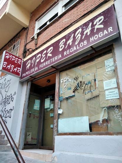 Bazar chino cerrado en el distrito madrileño de Chamberí.