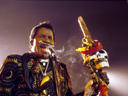 Screamin' Jay Hawkins (1929-2000) actuando en el Ospel Blues Festival, Países Bajos, en 1993.