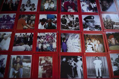 Exposición sobre la vida de Hugo Chávez en el centro cultural de Sabaneta, en Barinas.