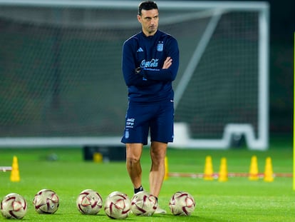 Lionel Scaloni, durante un entrenamiento de la selección de Argentina en la víspera del partido contra Francia, en Doha el jueves.