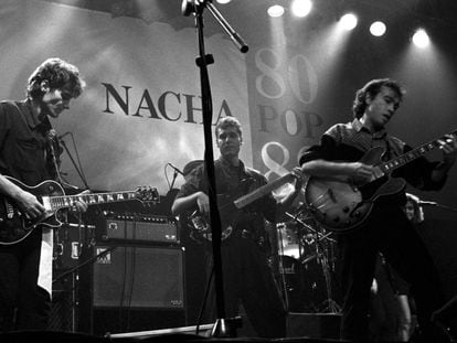 Concierto de Nacha Pop en Madrid en octubre de 1988 en Jácara Plató. Desde la izquierda, Antonio Vega, Carlos Brooking y Nacho García Vega
