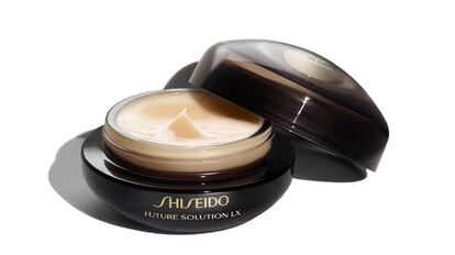 Es un cosmético de la firma japonesa Shiseido aportando resistencia a la piel del rostro ante el estrés oxidativo