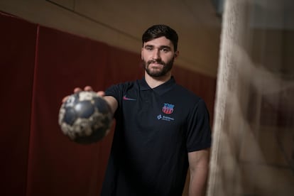 Ludovic Fabregas en la pista balonmano de la Ciudad Deportiva del Barcelona, ​​antes de disputar la 'final four'. 