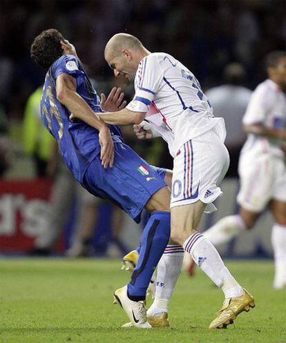 Zidane agrede a Materazzi durante la final del Mundial de 2006.