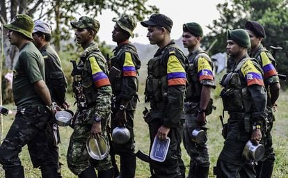 Guerrilleros de las FARC en un campamento en la región del Magdalena Medio.