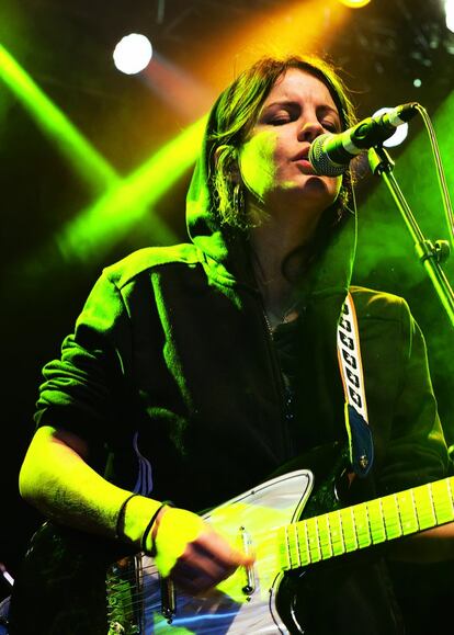 Carlotta Cosials, madrileña de 24 años, cantante y guitarrista de la banda.