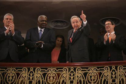 Raúl Castro (3i) antes del discurso de Barack Obama en el Gran Teatro de La Habana Alicia Alonso.