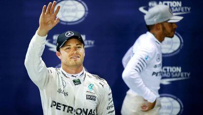 Rosberg celebra tras lograr la pole.