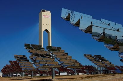 Parque de placas solares de Abengoa en Sanlúcar la Mayor, en Sevilla.