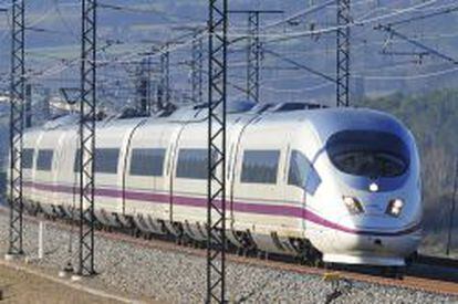 Un tren de la nueva l&iacute;nea del AVE Barcelona-Girona-Figueres