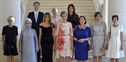 Gauthier Destenay, in the second row, surrounded by First Ladies at the NATO summit in Brussels, 2017.