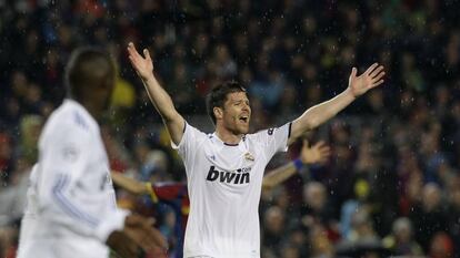 Xabi Alonso durante un partido con el Real Madrid.