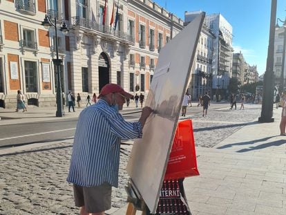 El pintor Antonio López, este jueves, en la Puerta del Sol de Madrid.