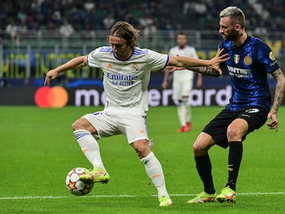 Modric y Brozovic, en el Inter-Madrid de la primera vuelta en Milán.