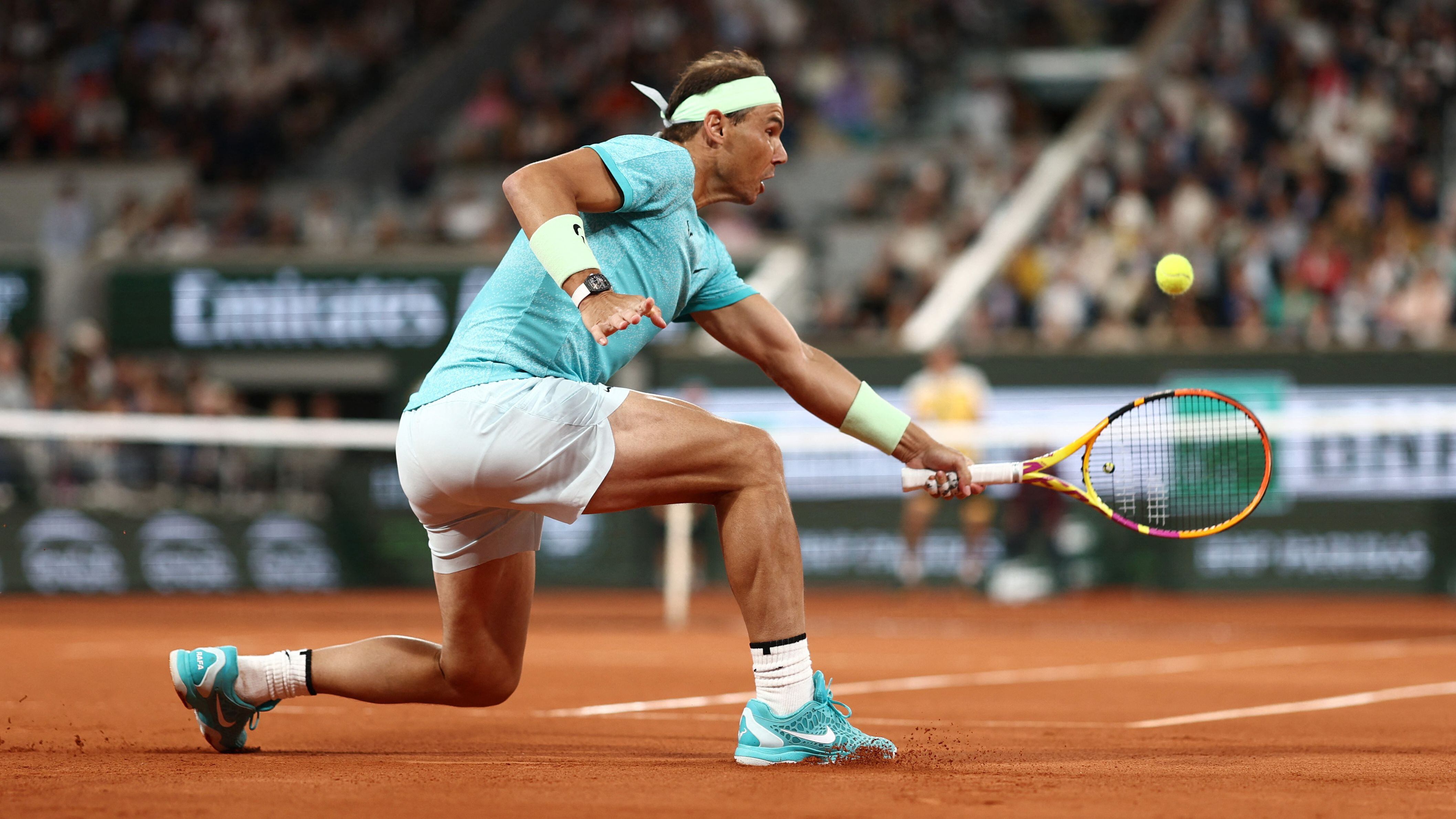 Zverev toma la delantera al ganar el primer set, pero Nadal impresiona con su fuerte rendimiento durante todo el partido.