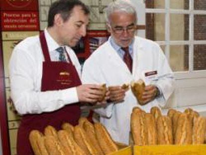 Jorge Pastor y Antonio Fumanal, maestros panadero y cervecero, presentan el nuevo pan