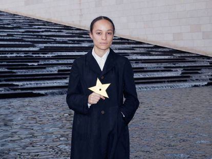 La diseñadora Grace Wales Bonner, ganadora del Premio LVMH 2016.