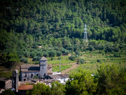 Olesa de Bonesvalls es el pueblo catalan donde la iglesia tiene mas propriedades inmatriculadas. En la foto, el hospital medieval.