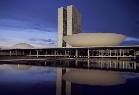 Parlamento de Brasil, en Brasilia, obra de Oscar Niemeyer.