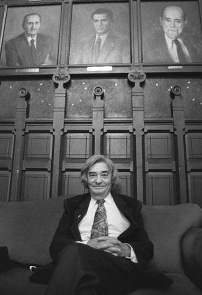 Carlos París, en octubre de 1997, cuando fue elegido por primera vez presidente del Ateneo.