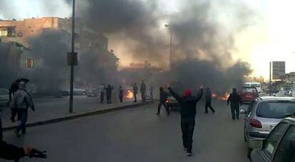 Imagen tomada de un v&iacute;deo de YouTube de una de las m&uacute;ltiples manifestaciones contra el r&eacute;gimen, en Jobar ( Siria).