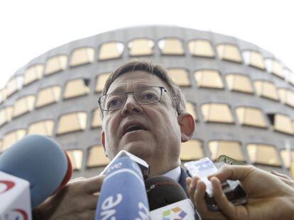 Puig atiende a los medios a las puertas del TC tras presentar el recurso de inconstitucionalidad del Gobierno valenciano el jueves.