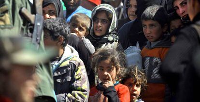 Desplazados en los alrededores de la ciudad de Manbij, en el norte de Siria, el pasado miércoles.