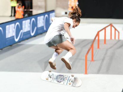 Mar Barrera compite en 'street skate', en los World Roller Games de Barcelona. 