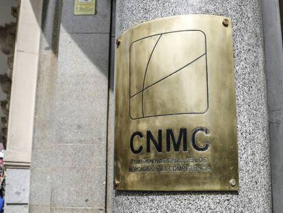 La CNMC multa a 34 editoriales de libros de texto por su código de buenas prácticas