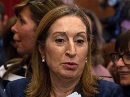 La presidenta del Congreso de los Diputados Ana Pastor, a su salida de la reunión de la mesa de la diputación permanente.