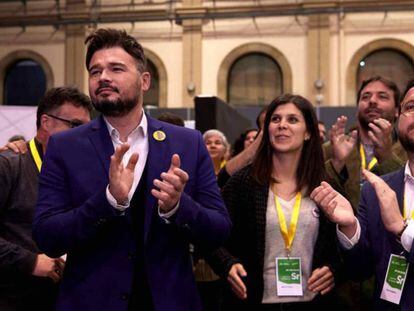 Gabriel Rufián, Marta Vilalta y Pere Aragonès tras conocer el resultado electoral. 