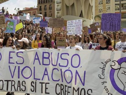 Concentración de estudiantes en Sevilla contra la sentencia de La Manada.