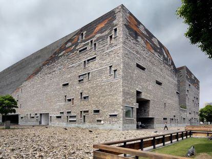Exterior del Museo de Ningbo (China), proyectado por Wang Shu, premio Pritzker de arquitectura 2012.