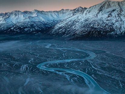 El río Knik, cerca de Anchorage, la ciudad más poblada del Estado de Alaska.