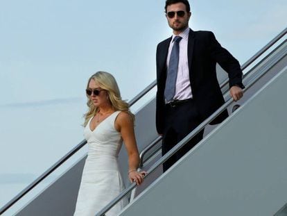 Tiffany Trump y su novio Ross Mechanic, llegando a Washington.