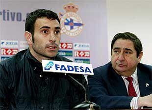 Molina, junto a Lendoiro, presidente del Deportivo, en la conferencia de prensa.