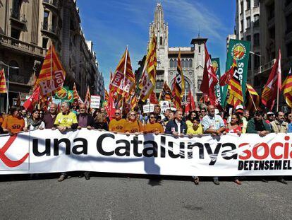 Cabecera de la manifestación que bajo el lema "Por una Catalunya Social".