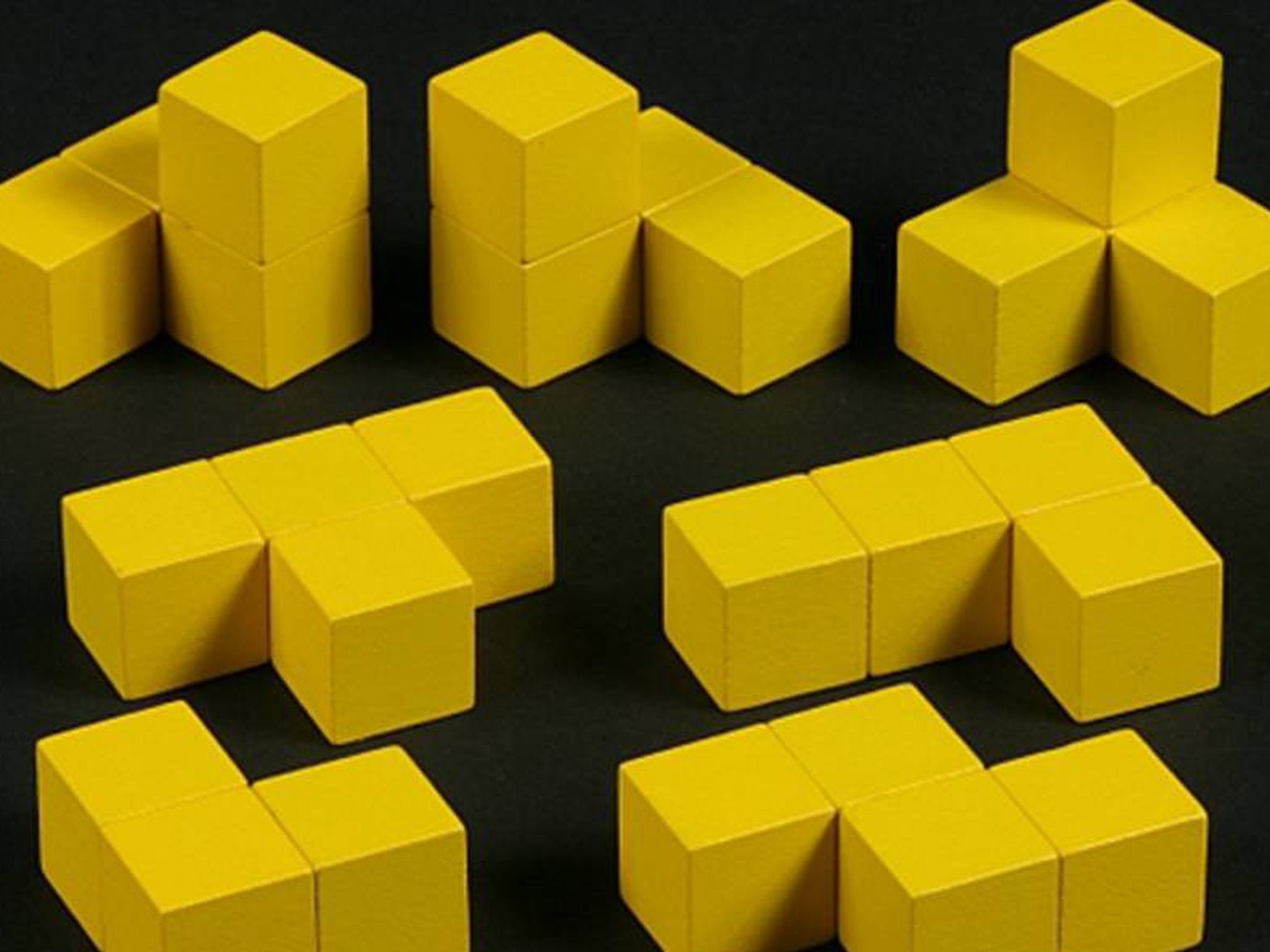 Желтая головоломка. Желтый кубик. Кубики. Кубики разных размеров. Желто черные кубики.