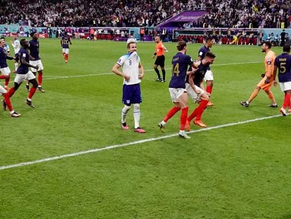 Harry Kane se lamenta tras fallar un penalti contra Francia.