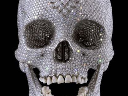 'Por el amor de Dios", obra de Damien Hirst. Calavera de platino con 8.601 diamantes incrustados.