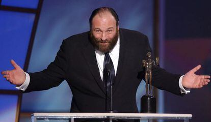 James Gandolfini, acepta el premio de la Unión de Actores al mejor actor por su papel en 'Los Soprano', en 2003.