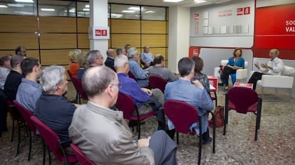 Ciprià Ciscar y Carmen Alborch, en la primera reunión de trabajo con representantes de la cultura.