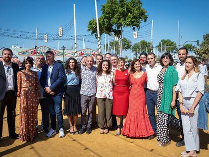 Representantes de IU, Podemos y Más País Andalucía: en el centro, Inmaculada Nieto, cabeza de lista de la coalición de izquierdas Por Andalucía, y la vicepresidenta Yolanda Díaz, en la Feria de Sevilla 2022.