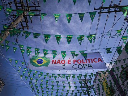 Un pasacalles reza "No es política, es la Copa del Mundo", el pasado 16 de octubre en Belo Horizonte.