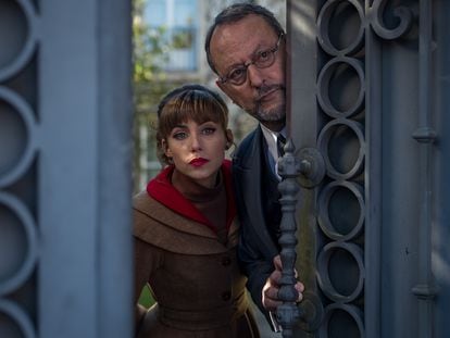 Jean Reno forma junto a Aura Garrido la particular pareja de detectives de 'Un asunto privado'.